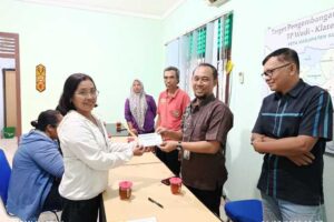 Peduli Kepada Anggota, CU Kridha Rahardja Salurkan Bantuan Pendidikan Untuk 18 Siswa